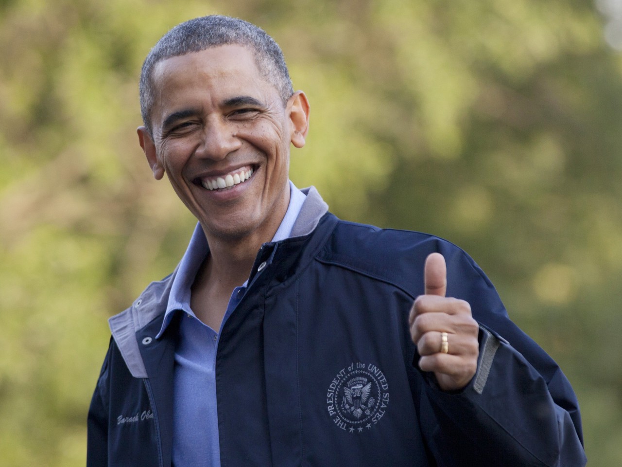 obama-thumbs-up