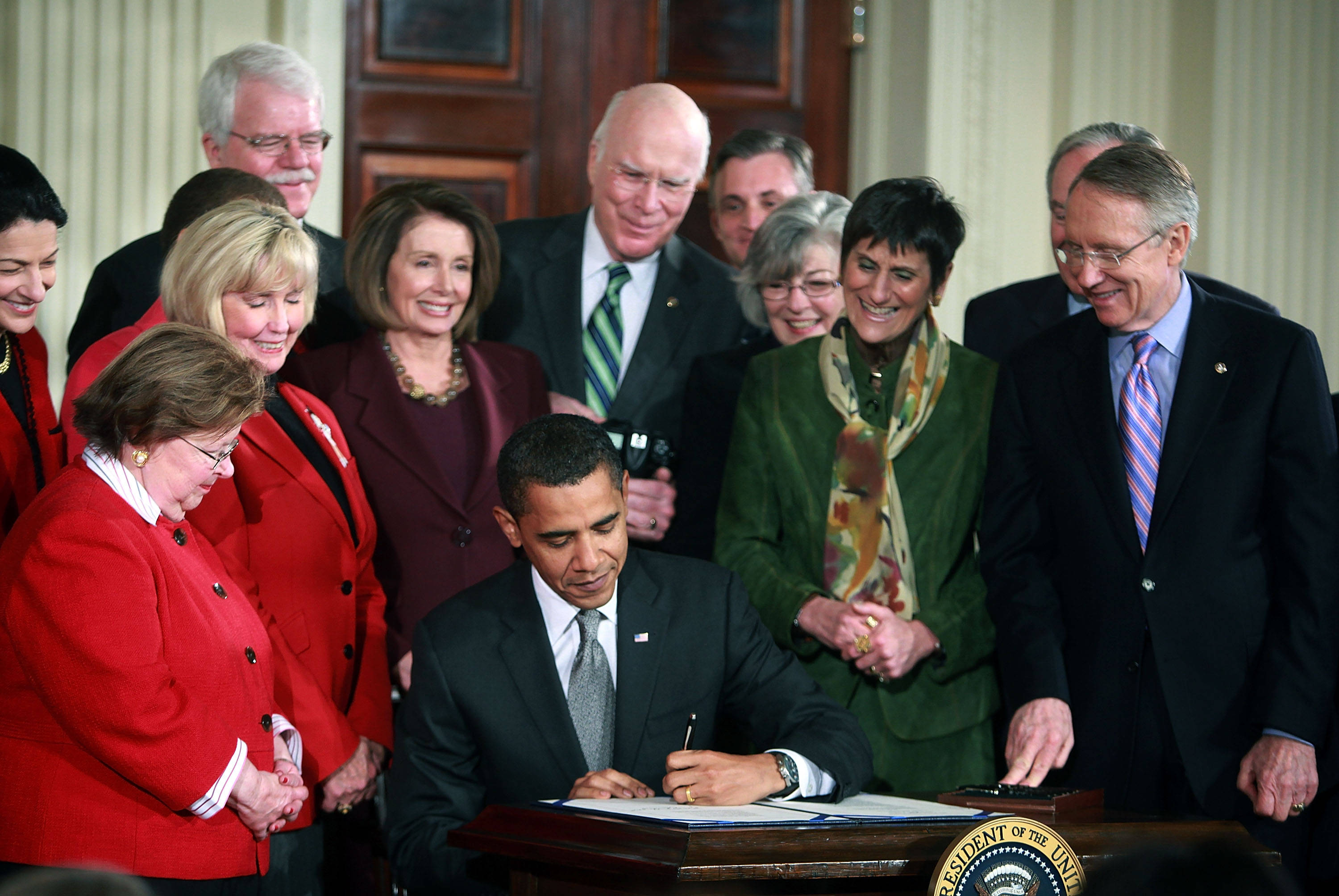 Obama Signs Lily Ledbetter Fair Pay Act