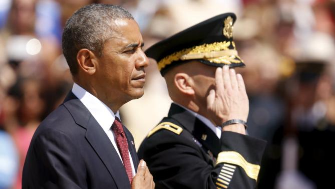 U.S. President Barack Obama (L) and U.S. Army Military District of Washington Commanding General Jeffrey Buchanan participate in the wreath-laying ceremony at the Tomb of the Unknown Soldier as part of the Memorial Day observance at Arlington National Cemetery in Arlington, Virginia May 25, 2015.  REUTERS/Jonathan Ernst