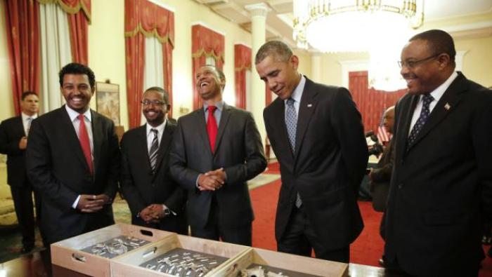 Dr. Zeresenay Alemseged Lemseged (C), of the California Academy of Sciences, laughs at a quip by U.S. President Barack Obama (2ndR) as he and Ethiopia's Prime Minister Hailemariam Desalegn (R) look at the bones of Lucy, an early human, before a State Dinner in Obama's honor at the National Palace in Addis Ababa, Ethiopia July 27, 2015. Lucy is the most famous fossil of the species Australopithecus afarensis, and was found in Ethiopia in 1974. REUTERS/Jonathan Ernst