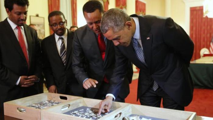 Dr. Zeresenay Alemseged Lemseged (2ndR), of the California Academy of Sciences,  directs U.S. President Barack Obama (R) to touch a fossilized vertebra of Lucy, an early human, before a State Dinner in Obama's honor at the National Palace in Addis Ababa, Ethiopia July 27, 2015. Lucy is the most famous fossil of the species Australopithecus afarensis, and was found in Ethiopia in 1974. REUTERS/Jonathan Ernst