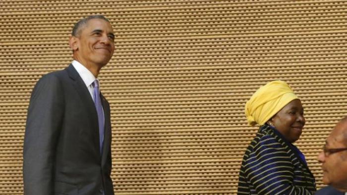 U.S. President Barack Obama (top L) smiles as he arrives with African Union Chairperson Nkosazana Dlamini-Zuma (top R) to deliver remarks at the African Union in Addis Ababa, Ethiopia July 28, 2015. Obama toured a U.S.-supported food factory in Ethiopia on Tuesday on the last leg of an Africa trip, before winding up his visit at the African Union where he will become the first U.S. president to address the 54-nation body.   REUTERS/Jonathan Ernst