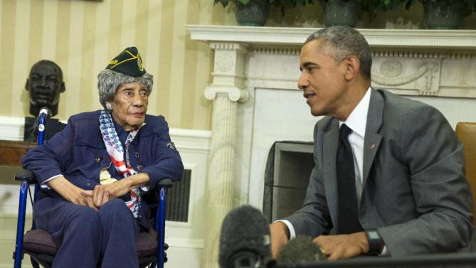 President Barack Obama meets with Emma Didlake, 110, of Detroit, the oldest known World War II veteran, Friday, July 17, 2015, in the Oval Office of the White House in Washington. (AP Photo/Evan Vucci)