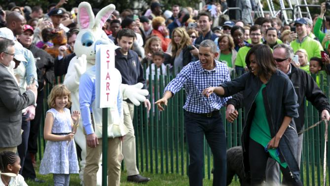U.S. President Barack Obama and first lady Michelle Obama attend the 2016 White House Easter Egg Roll on the South Lawn of the White House in Washington March 28, 2016. REUTERS/Yuri Gripas