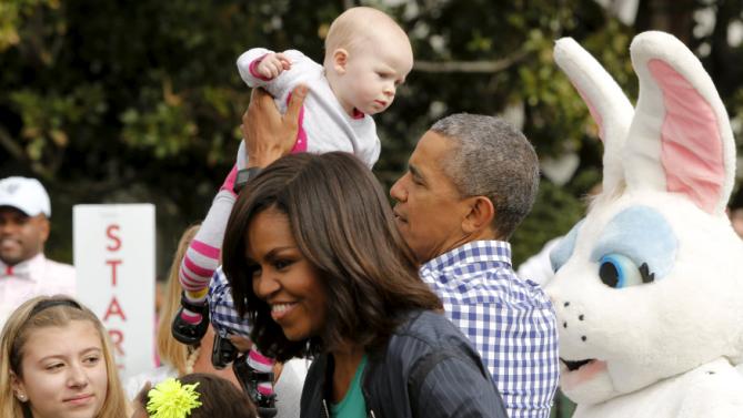 U.S. President Barack Obama (center R) and first lady Michelle Obama (center L) greet children as they preside over the annual Easter Egg Roll at the White House in Washington March 28, 2016. REUTERS/Jonathan Ernst
