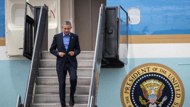 President Barack Obama walks down the stairs of Air Force One upon his arrival at Austin-Bergstrom International Airport, Friday, March 11, 2016 in Austin, Texas. Obama traveled to Austin, to speak at South by Southwest Festival (SXSW) and attend 2 Democratic National Committee fundraisers. (AP Photo/Tamir Kalifa)