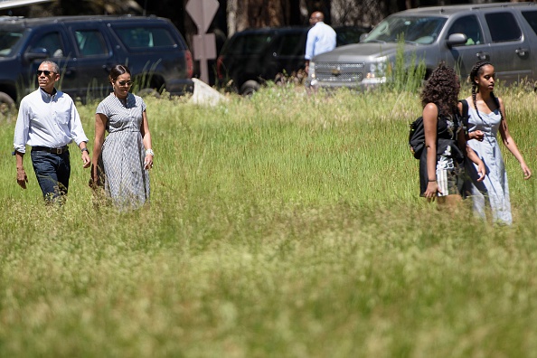 From left: US President Barack Obama, US first lady Michelle Obama, daughters Sasha Obama and Malia Obama walk to Marine One in Ahwahnee Meadow after visiting Yosemite National Park June 19, 2016 in Yosemite Vally, California. / AFP / Brendan Smialowski (Photo credit should read BRENDAN SMIALOWSKI/AFP/Getty Images)